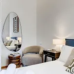 Semesterbostad Domus Tridente - Modern Apartment Rom