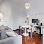 Domus Tridente - Modern Apartment Semesterbostad