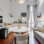 Domus Tridente - Modern Apartment Semesterbostad